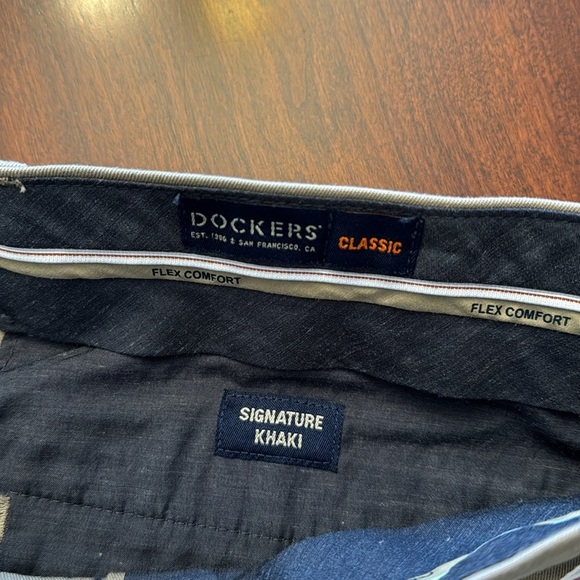 Dockers Signature Khaki Classic‎ Fit Pleated Pants - Picture 8 of 9